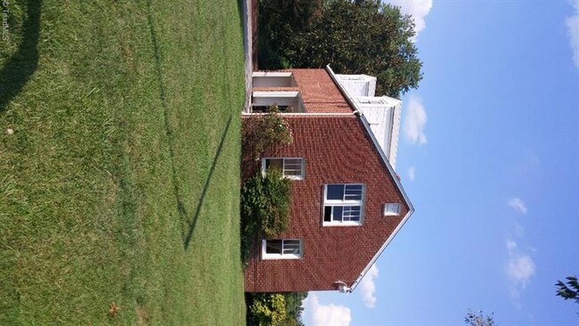 Side view of garage.