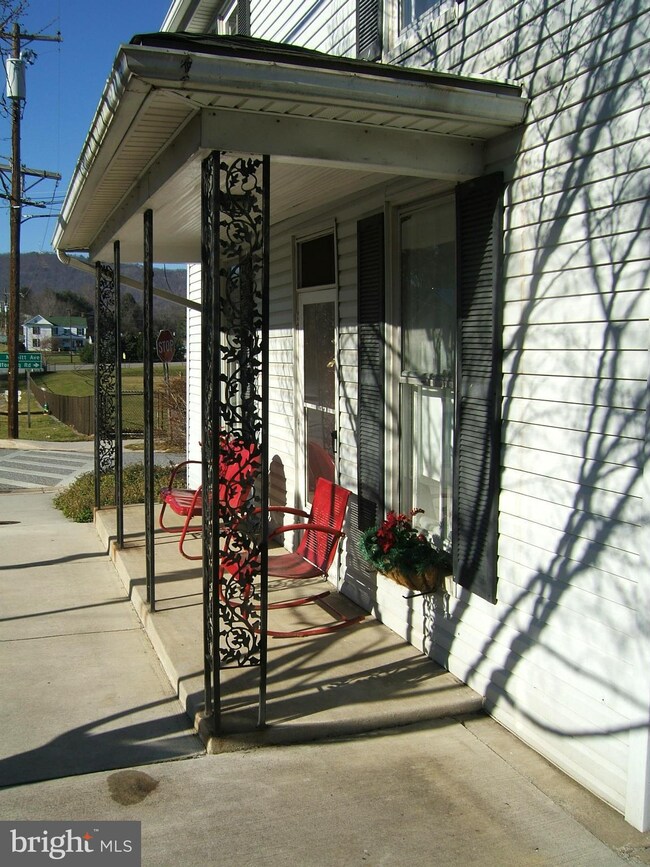 2 Cumberland St, Clear Spring, MD 21722 - photo 3