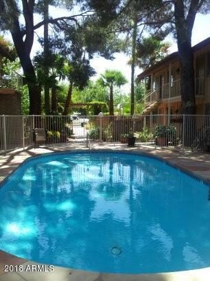 POOL -FLAGSTONE AROUND POOL