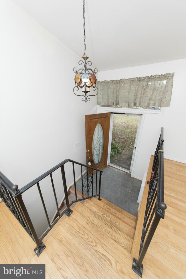 6204 Rolling View Dr, Sykesville, MD 21784 - photo 2