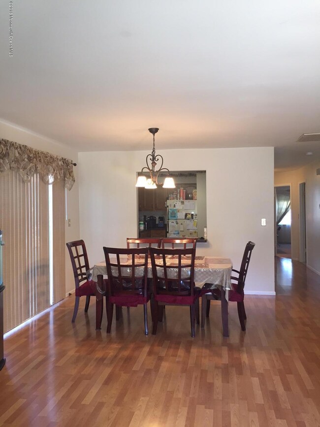 51 Thorne DR