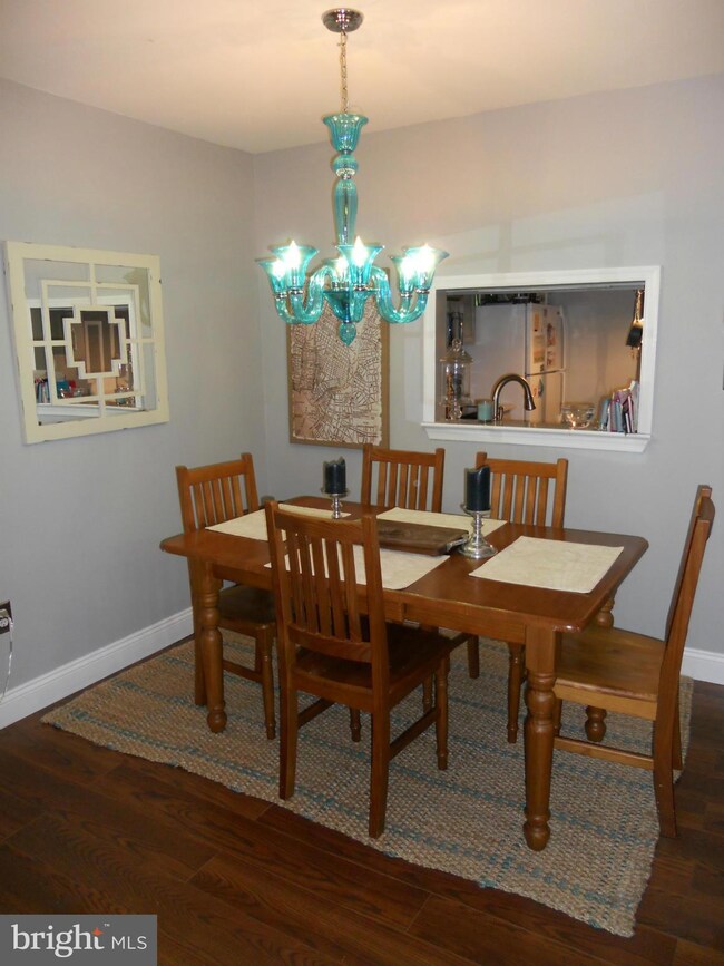 6376 Chimney Wood Ct, Alexandria, VA 22306 - photo 5