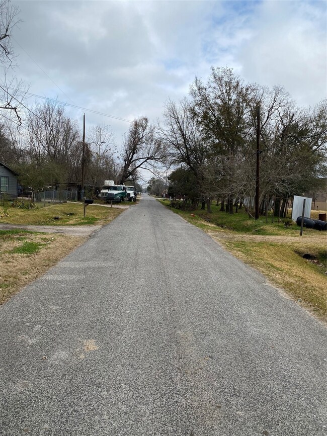 6115 Hoffman St, Houston, TX 77028 - photo 4