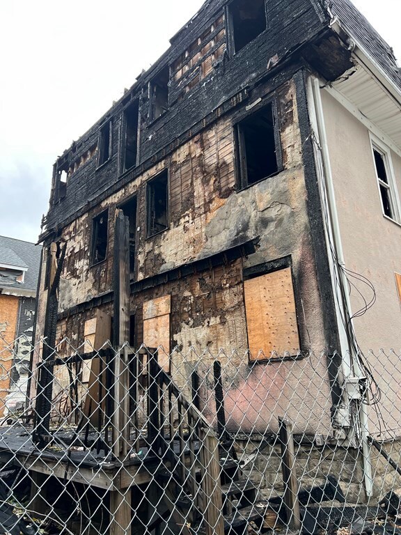 81 Fairview Ave, West Springfield, MA 01089 - photo 5