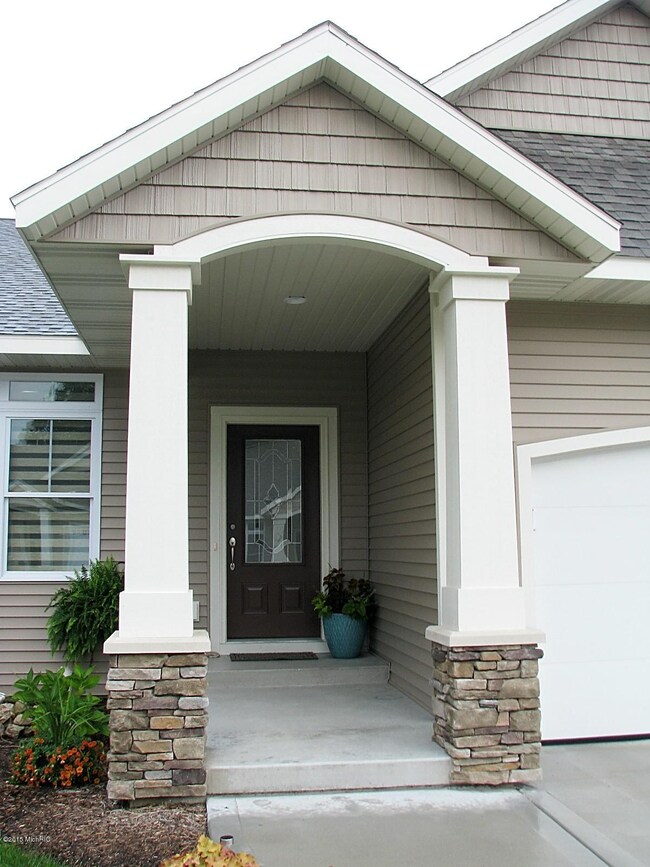 02-Front entry