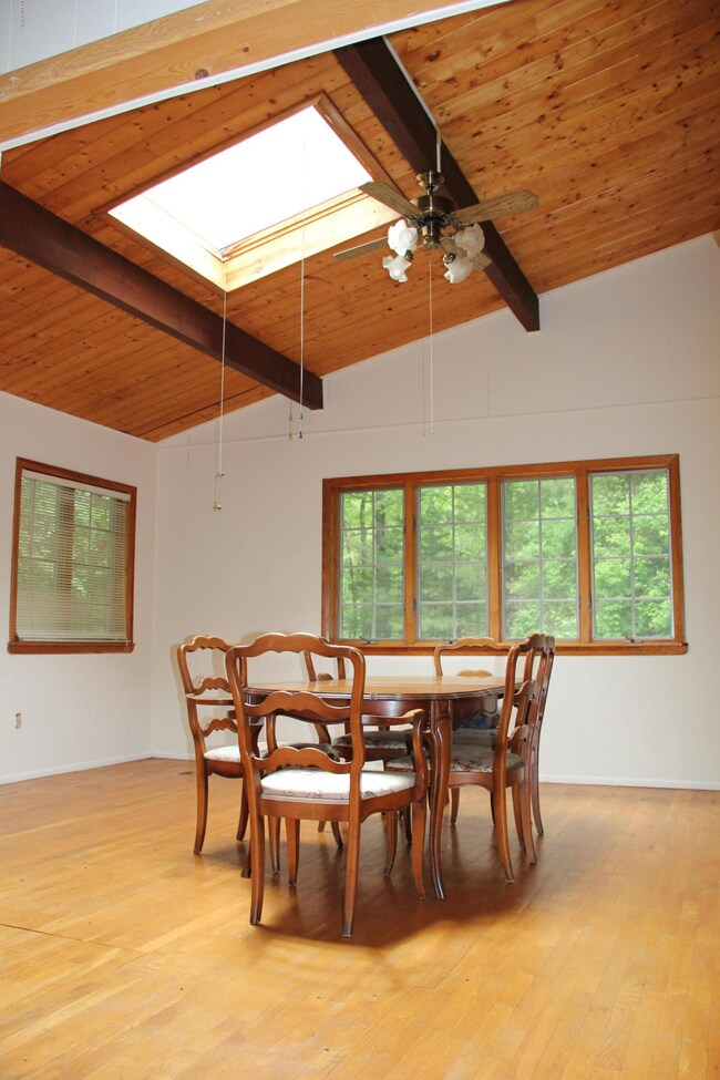 105 Tan Oak Ct, Milford, PA 18337 - photo 3