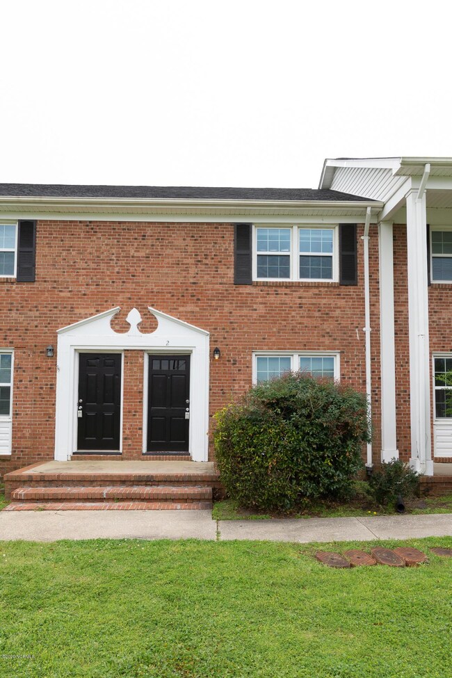 327 Richlands Ave unit 2, Jacksonville, NC 28540 - photo 2