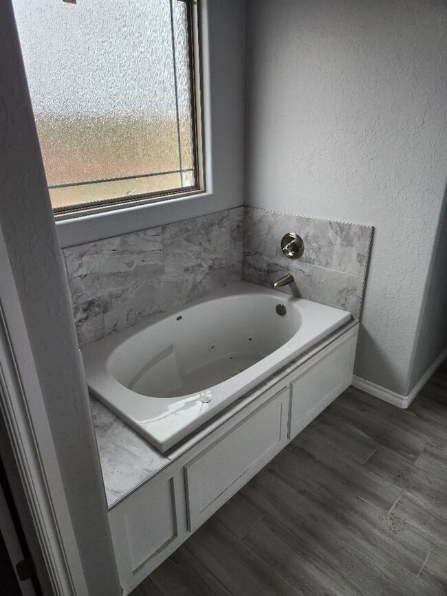 5704 NE Tadpole Dr, Elgin, OK 73538 - photo 7