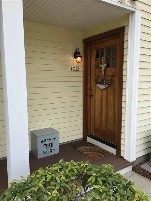 1032 W Shore Rd, Warwick, RI 02889 - photo 3