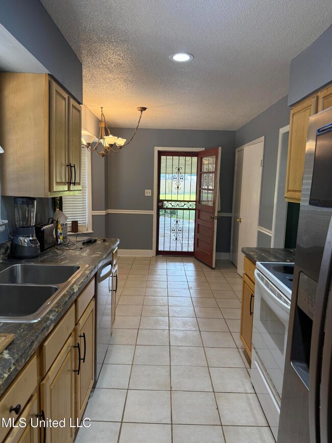 8528 Cedar Cir E, Southaven, MS 38671 - photo 4