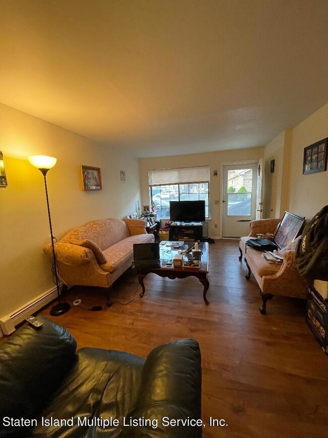 68 Daffodil Ln unit 111, Staten Island, NY 10314 - photo 4