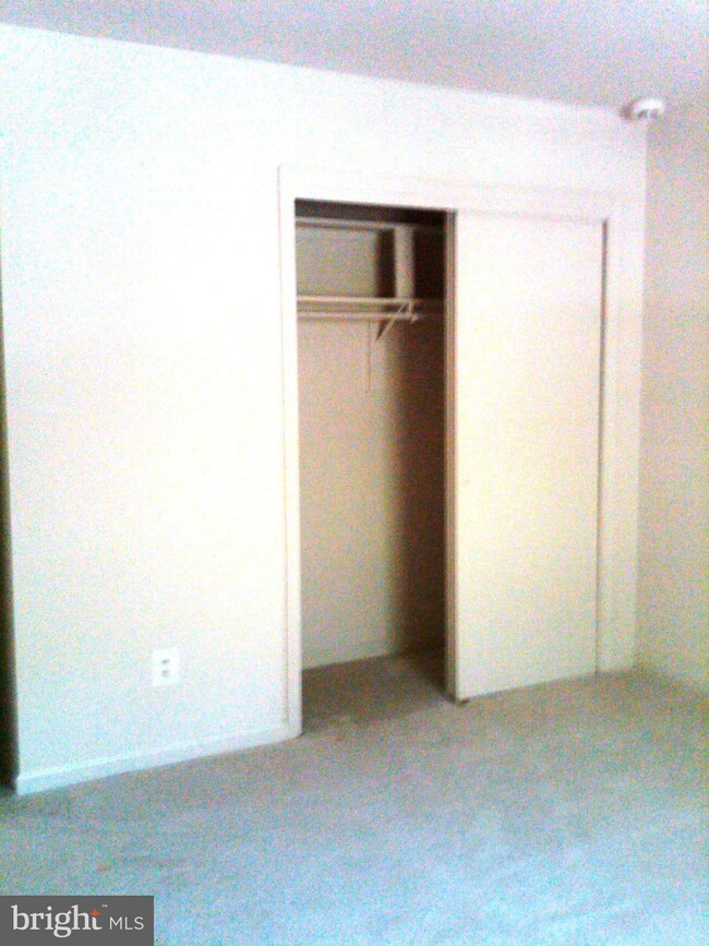 5913 Prince James Dr unit F, Springfield, VA 22152 - photo 6