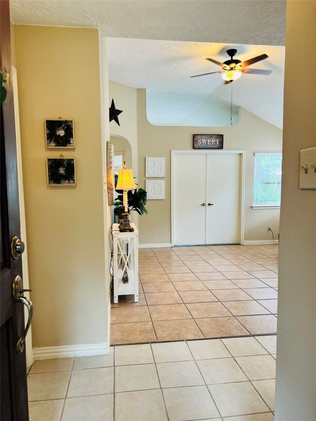 8579 Pool Creek Dr, Houston, TX 77095 - photo 4