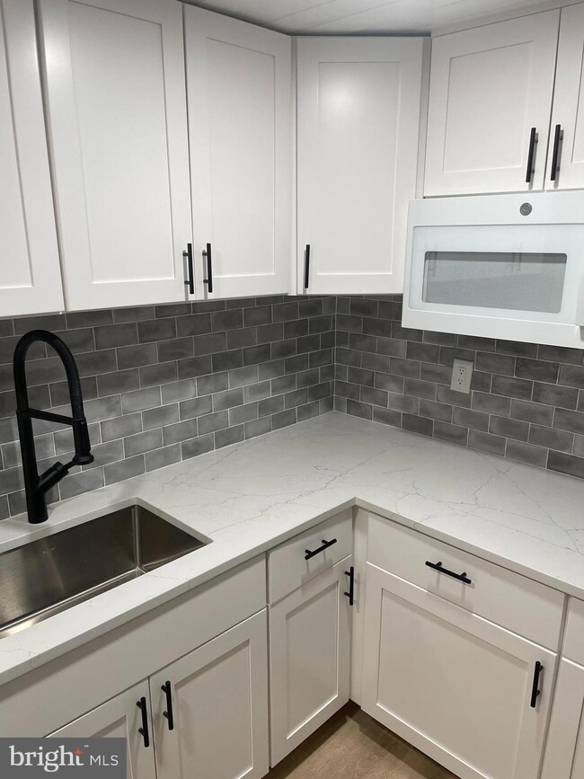 8917 Old Courthouse Rd, Vienna, VA 22182 - photo 2