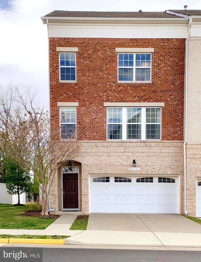 22654 Flowing Spring Square, Ashburn, VA 20148 - photo 2