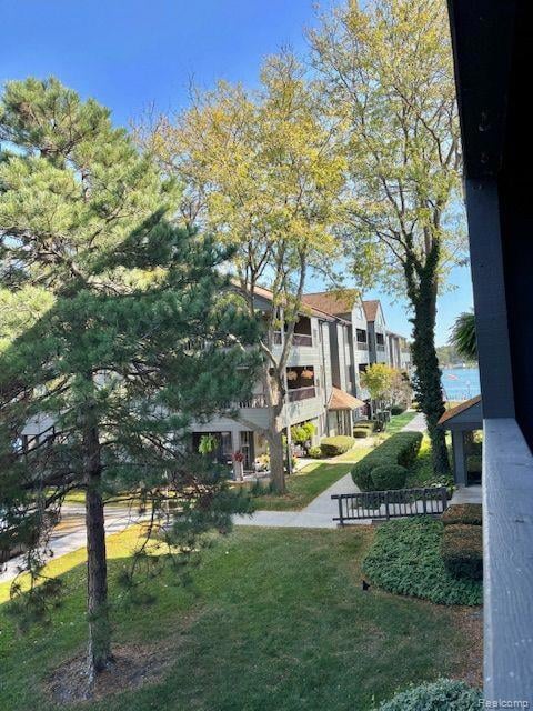 2465 Riverside Dr unit 212, Trenton, MI 48183 - photo 4
