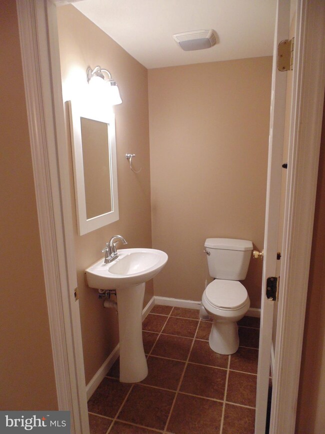 321 Scarboro Dr, Bunker Hill, WV 25413 - photo 6