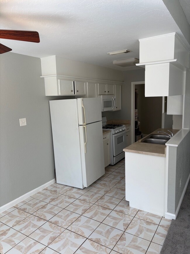 744 Dezso Dr, Alvin, TX 77511 - photo 6