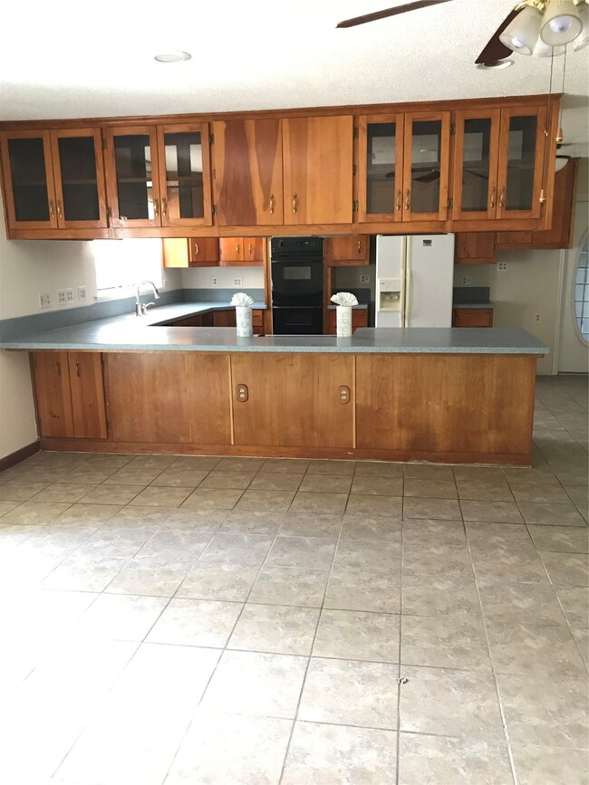 11718 Timbercrest Dr, Tomball, TX 77375 - photo 3