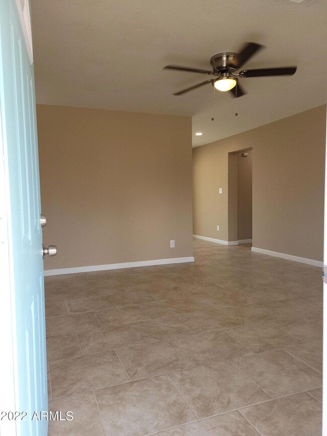 2207 N 48th Ln, Phoenix, AZ 85035 - photo 5