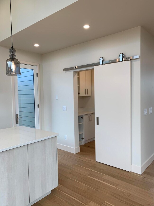 19146 Gateway Loop, Bend, OR 97702 - photo 5