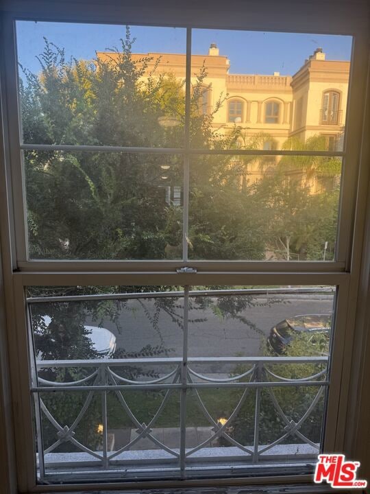 133 S Crescent Dr unit 10, Beverly Hills, CA 90212 - photo 5