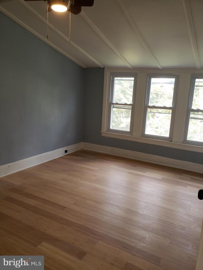 11 Cloverdale Ave unit 2, Upper Darby, PA 19082 - photo 6