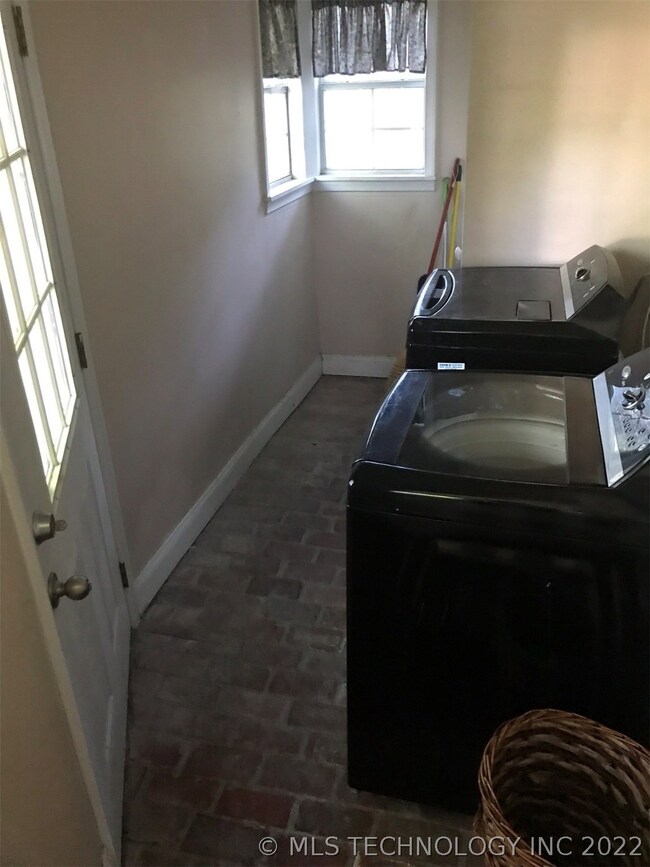 laundry room off of kitchen