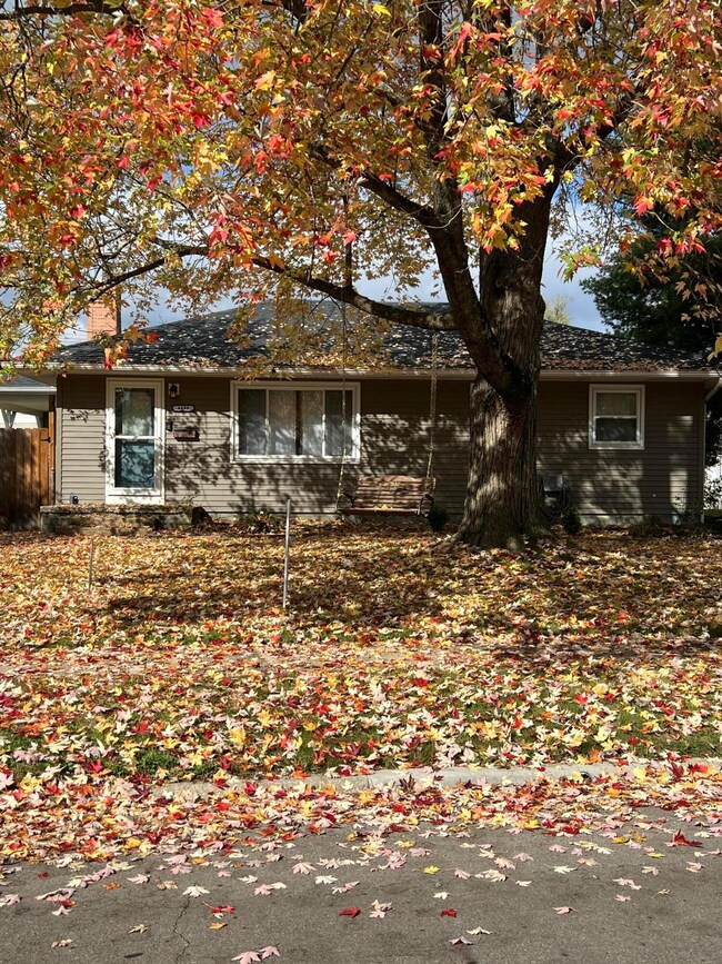 4498 Amesbury Rd, Columbus, OH 43227 - photo 2