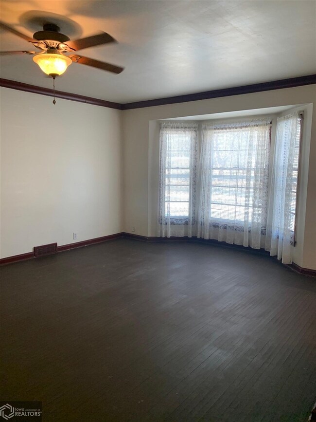 207 Pine St, Shenandoah, IA 51601 - photo 5