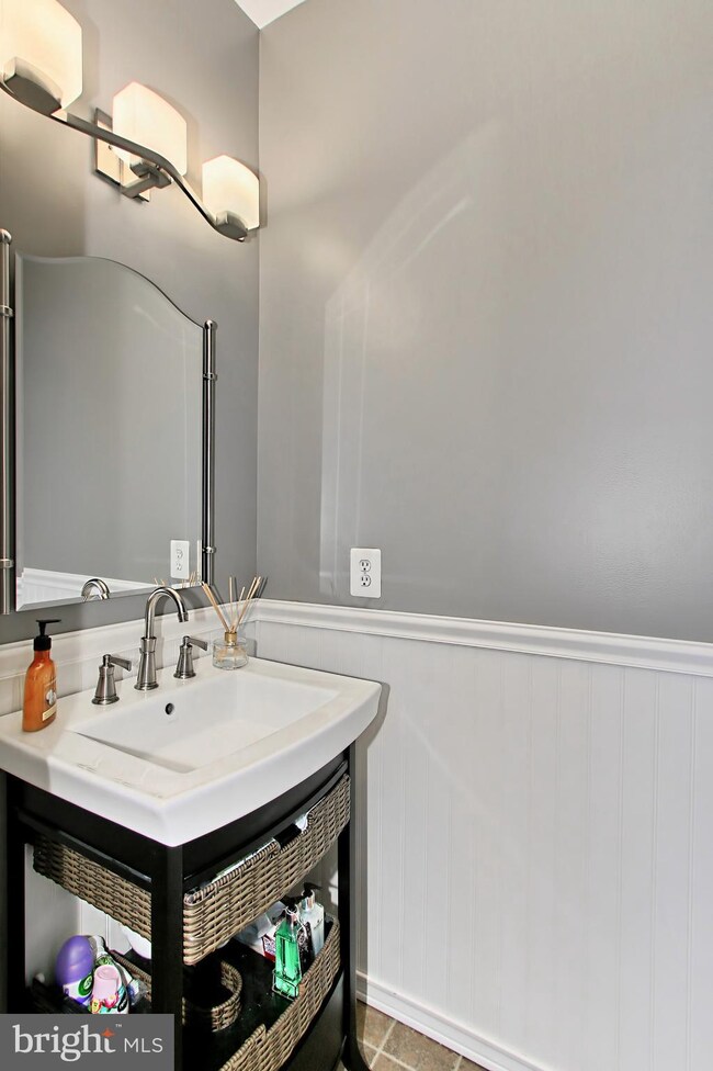 6019 Madison Overlook Ct, Falls Church, VA 22041 - photo 3