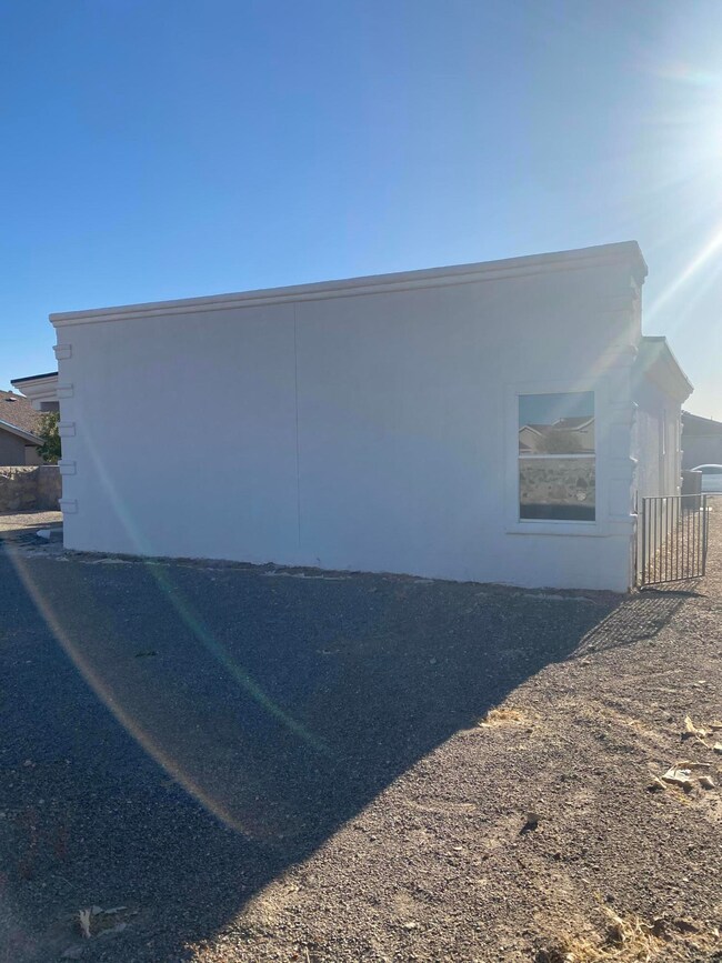 14281 Desert Stone Dr, Horizon City, TX 79928 - photo 4