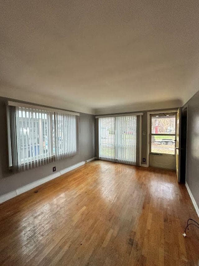 4518 Huckleberry Ln, Flint, MI 48507 - photo 5