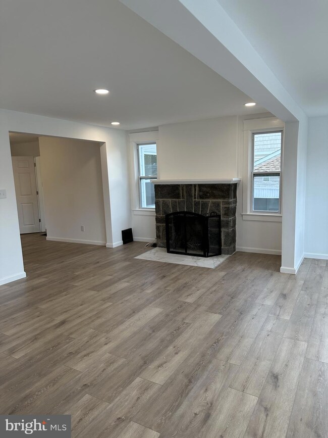 43 W Laughead Ave, Marcus Hook, PA 19061 - photo 4