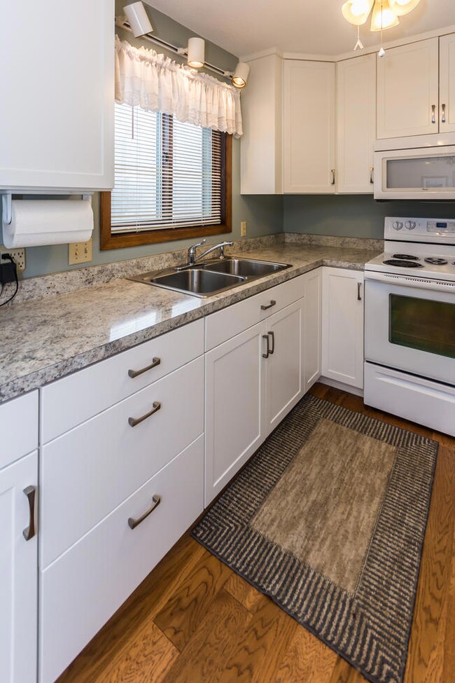 1520 Widman Ln Crookston MN-large-006-6-