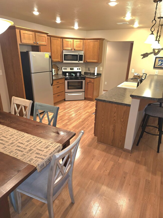 907 W Meadow Ridge Rd, Norfolk, NE 68701 - photo 4