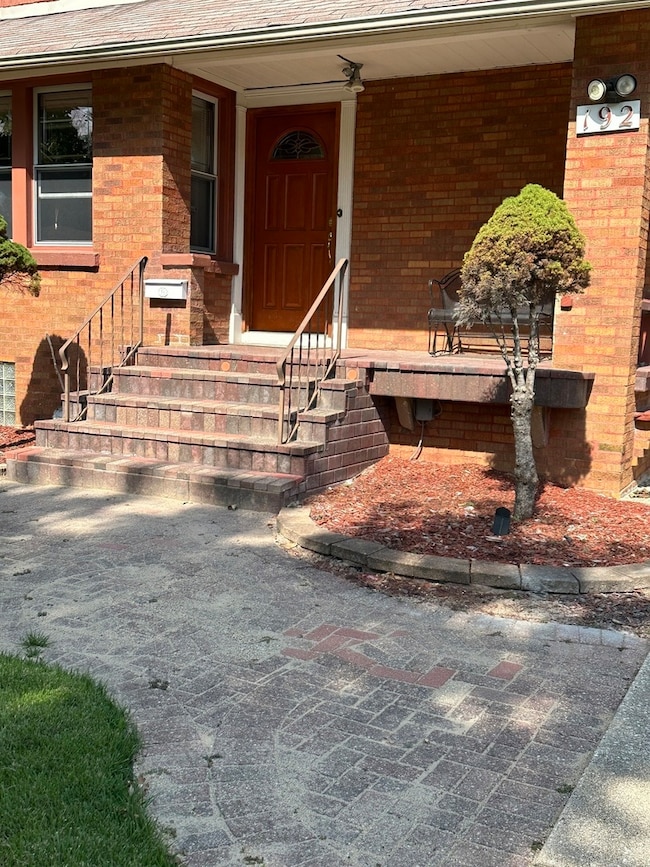 192 Waubansee Rd, Riverside, IL 60546 - photo 2