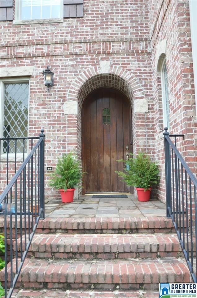 spacious porch with arched entry