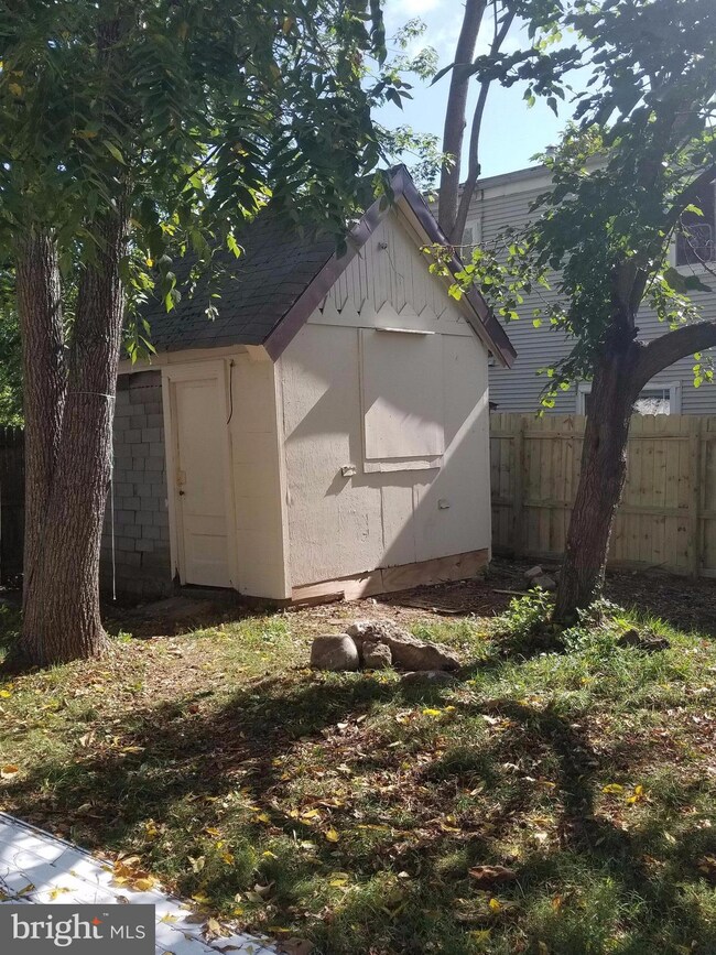 5423 Hunt Place NE, Washington, DC 20019 - photo 3