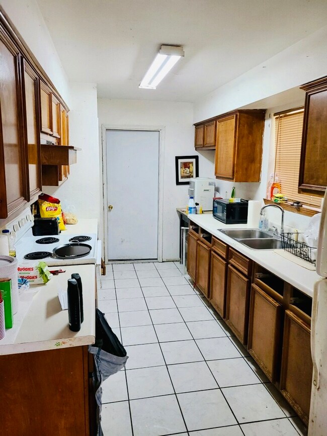 5007 Fitzwater Dr, Spring, TX 77373 - photo 4