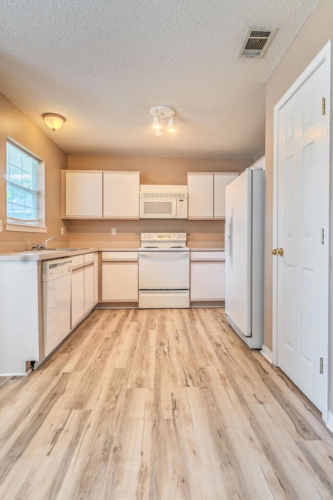 2957 Sholtz Ave, Crestview, FL 32539 - photo 3