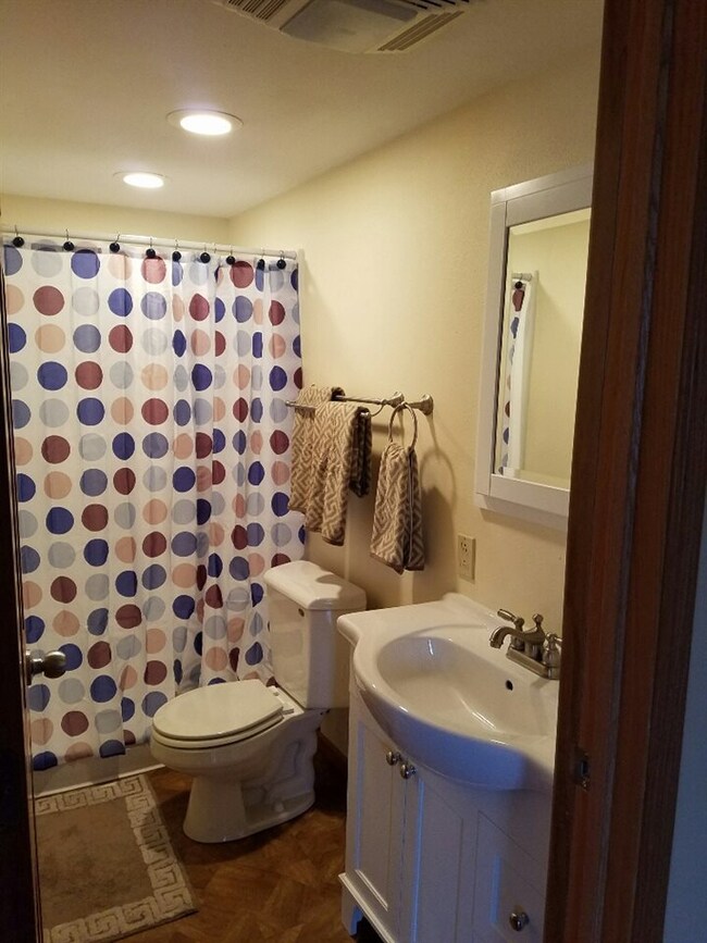 724 W 3rd St, Cedar Falls, IA 50613 - photo 4