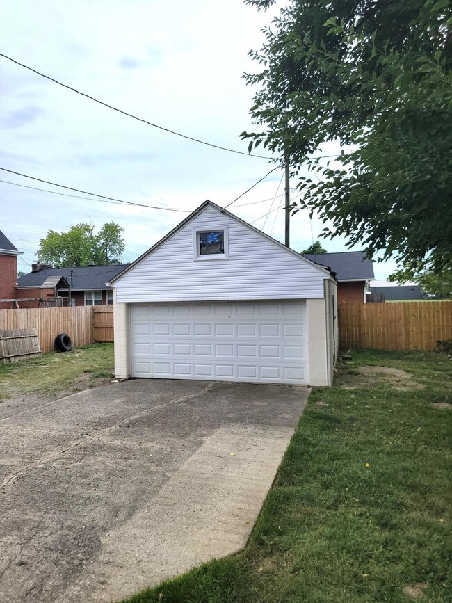 2429 Chambers Ave, Columbus, OH 43223 - photo 4