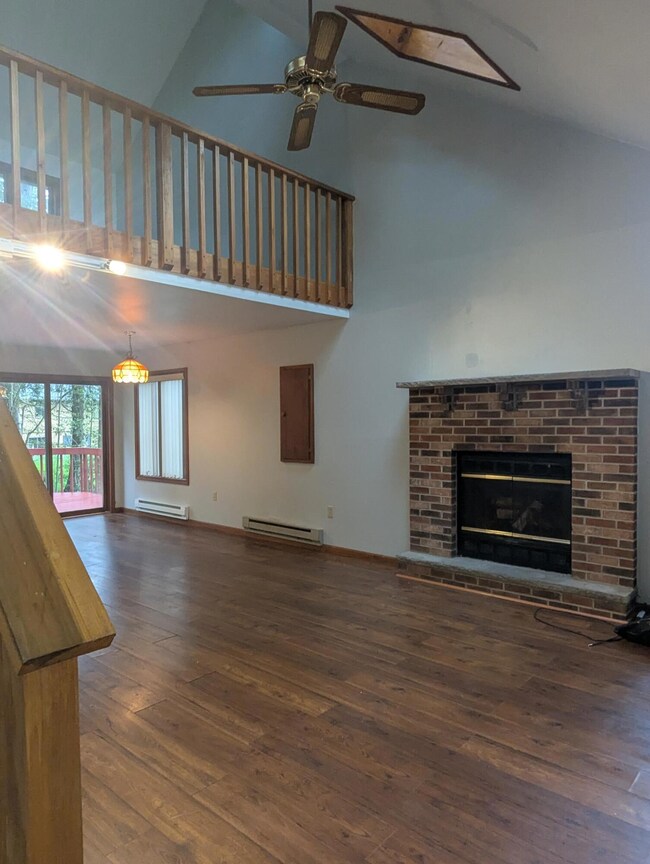 Living Room w/FP