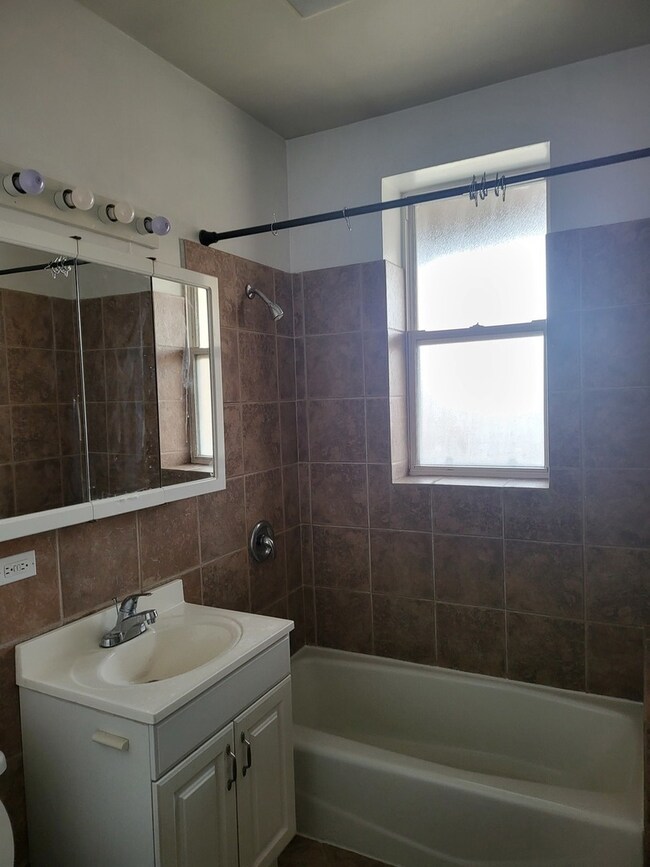 820 E 44th St unit 2, Chicago, IL 60653 - photo 7