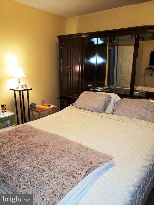 212 Chenoweth Dr, Bunker Hill, WV 25413 - photo 4