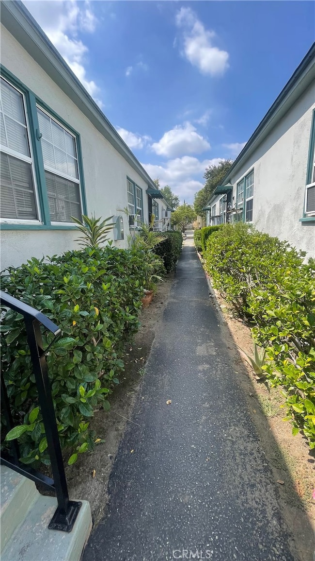 364 370 1/2 S Sierra Madre Blvd, Pasadena, CA 91107 - photo 2