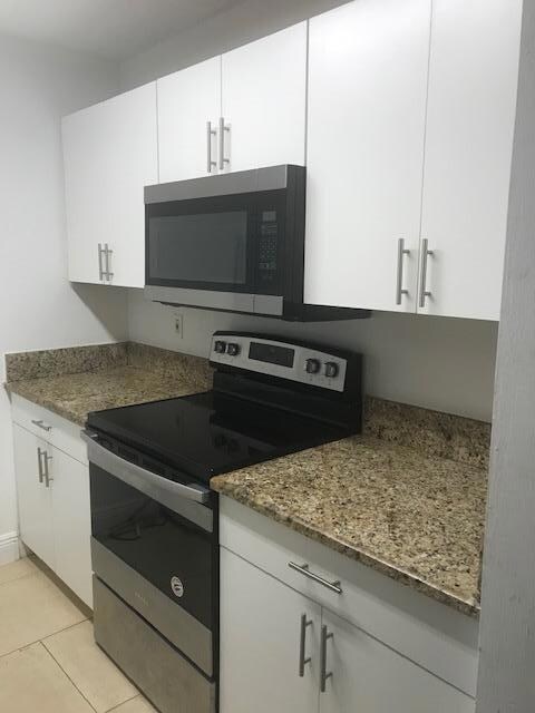 513 Meadows Cir unit 513, Boynton Beach, FL 33436 - photo 2