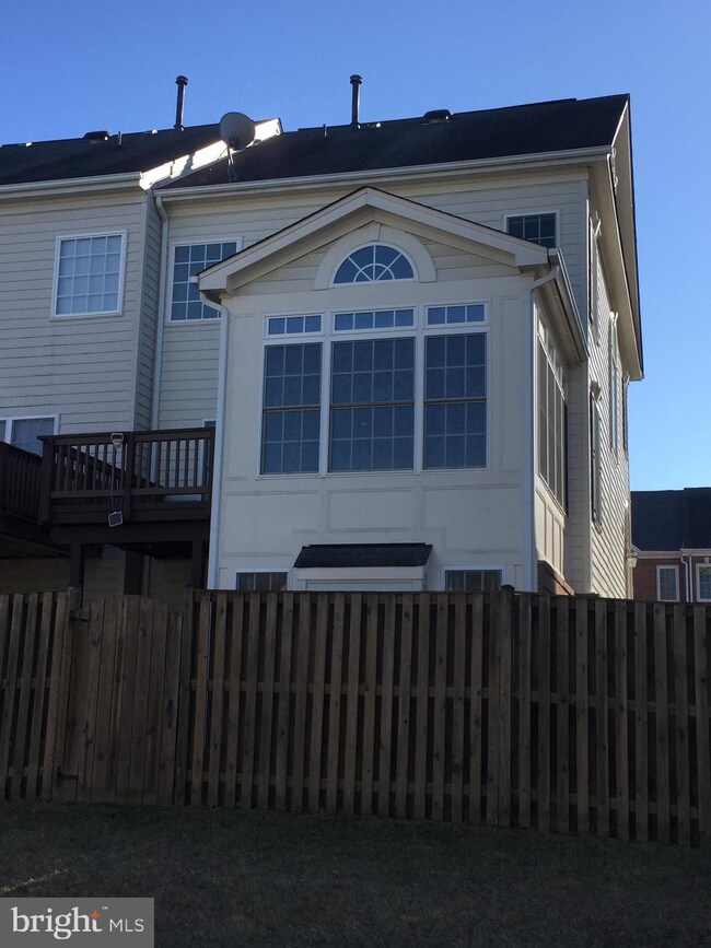 42694 Rolling Rock Square, Chantilly, VA 20152 - photo 2