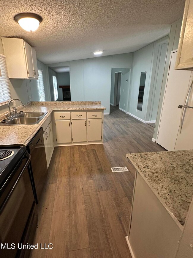 5902 Kings Rd, Moss Point, MS 39563 - photo 5